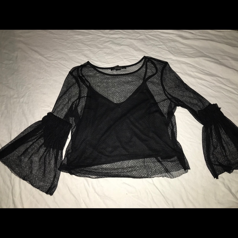 Long sleeve, bell style with undershirt